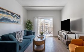 4B 2Ba Luxury Central Apartment With Gym